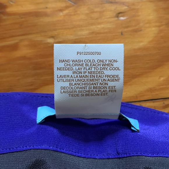 Like New! Women’s Marciano Gray Embroidered Silk Halter Top Size Small - Picture 9 of 10